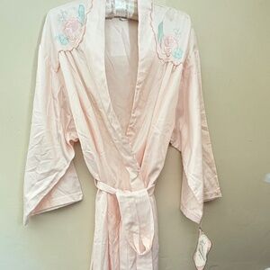 Barbizon cuddleskin bathrobe, satin feel, embroidery details, belt, size M NWT